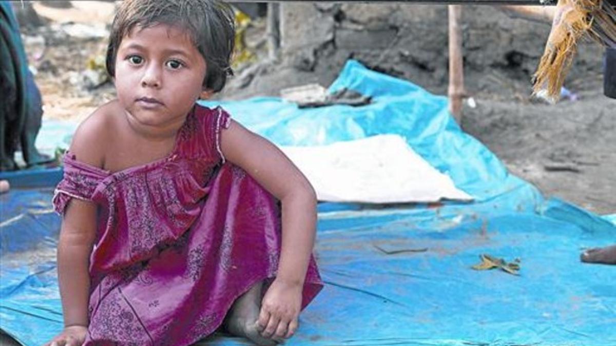 Cuatro años 8 Rukhsar Khatoon, la última niña diagnosticada de polio en el 2011 en la India, en la localidad de Shapara.