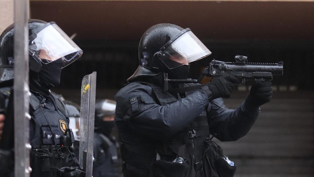 Antiavalots dels Mossos imputats per disparar s’escuden en la violència de la protesta