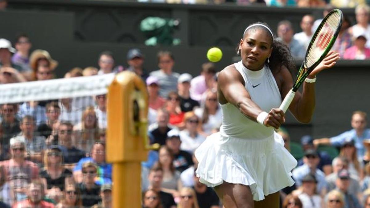 Serena Williams ha debutado con una cómoda victoria en la Central de Wimbledon