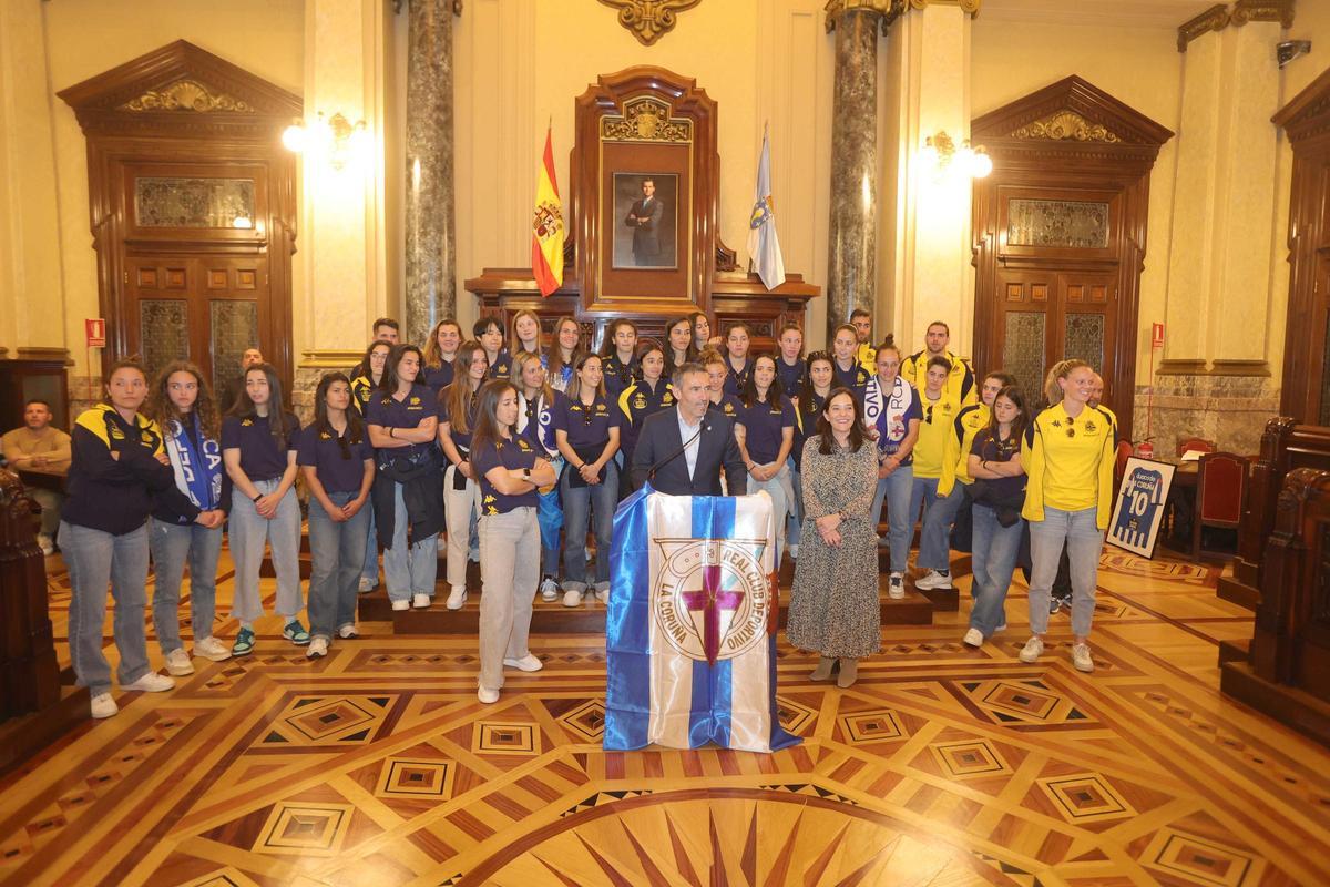 El Dépor Abanca celebra su ascenso en la plaza de María Pita