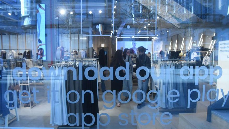 Tienda de Inditex, en la plaza de Lugo.