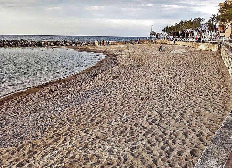 El temporal arrasa la arena de las playas ya regeneradas con 1,6 millones de euros