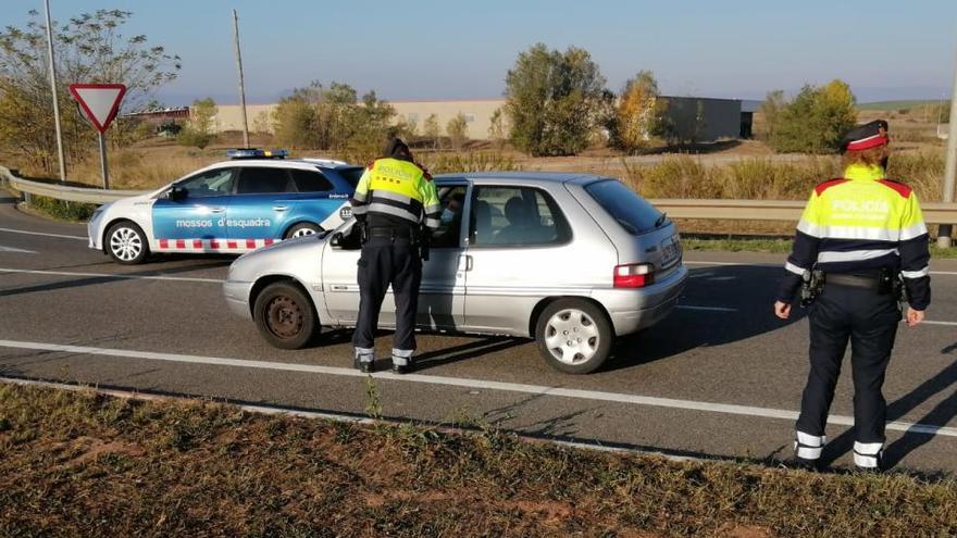 Control dels Mossos d&#039;Esquadra, aquest divendres, en el primer dia de confinament de cap de setmana