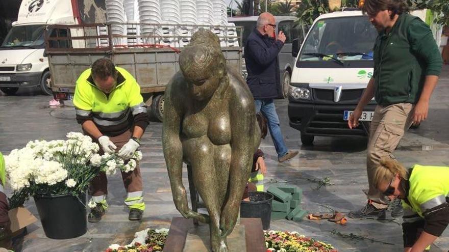 &#039;Homenaje a la mujer murciana&#039; sustituye a la escultura floral calcinada