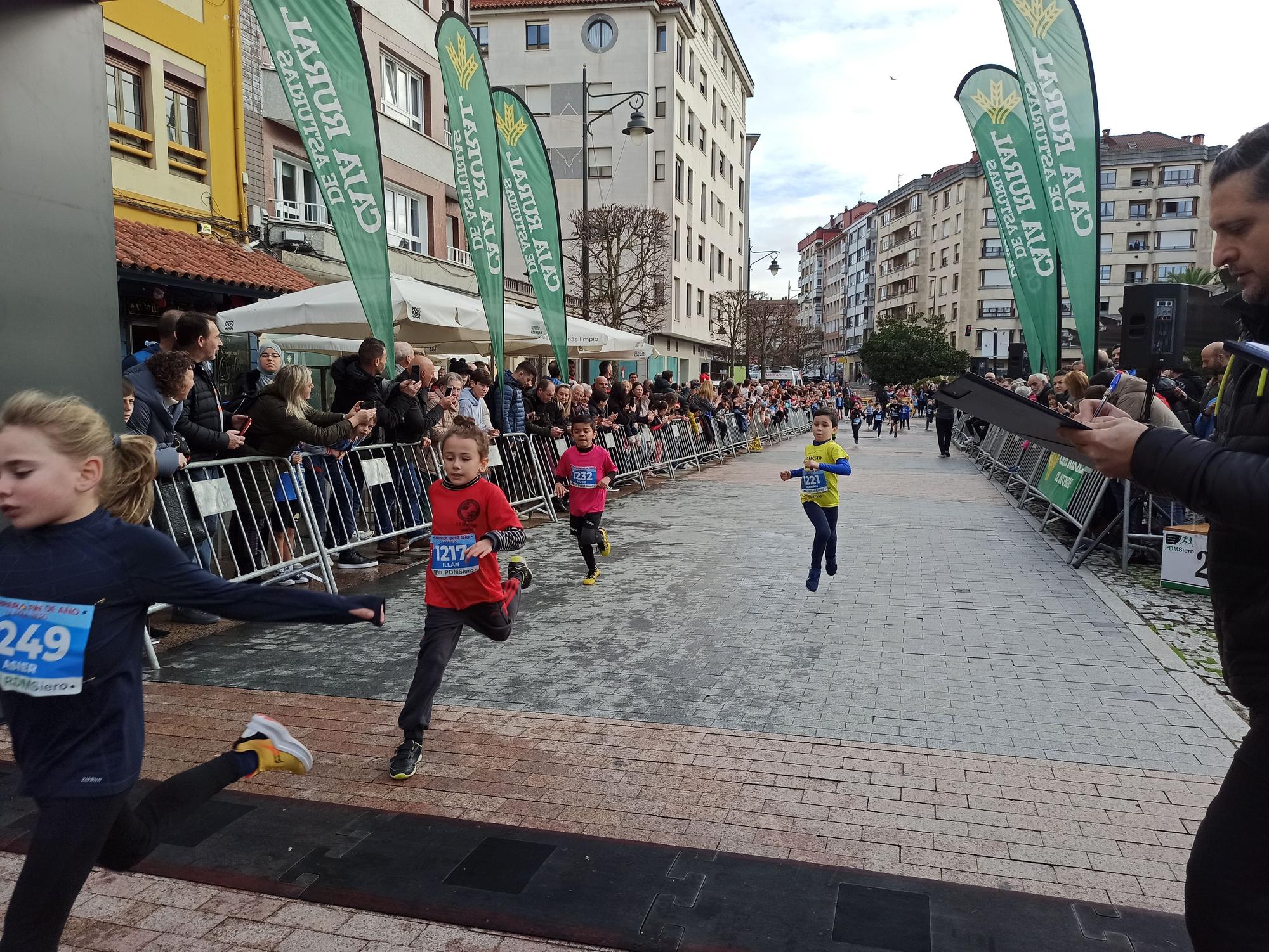 Casi 1.500 participantes disputan la carrera de Fin de Año de Pola de Siero