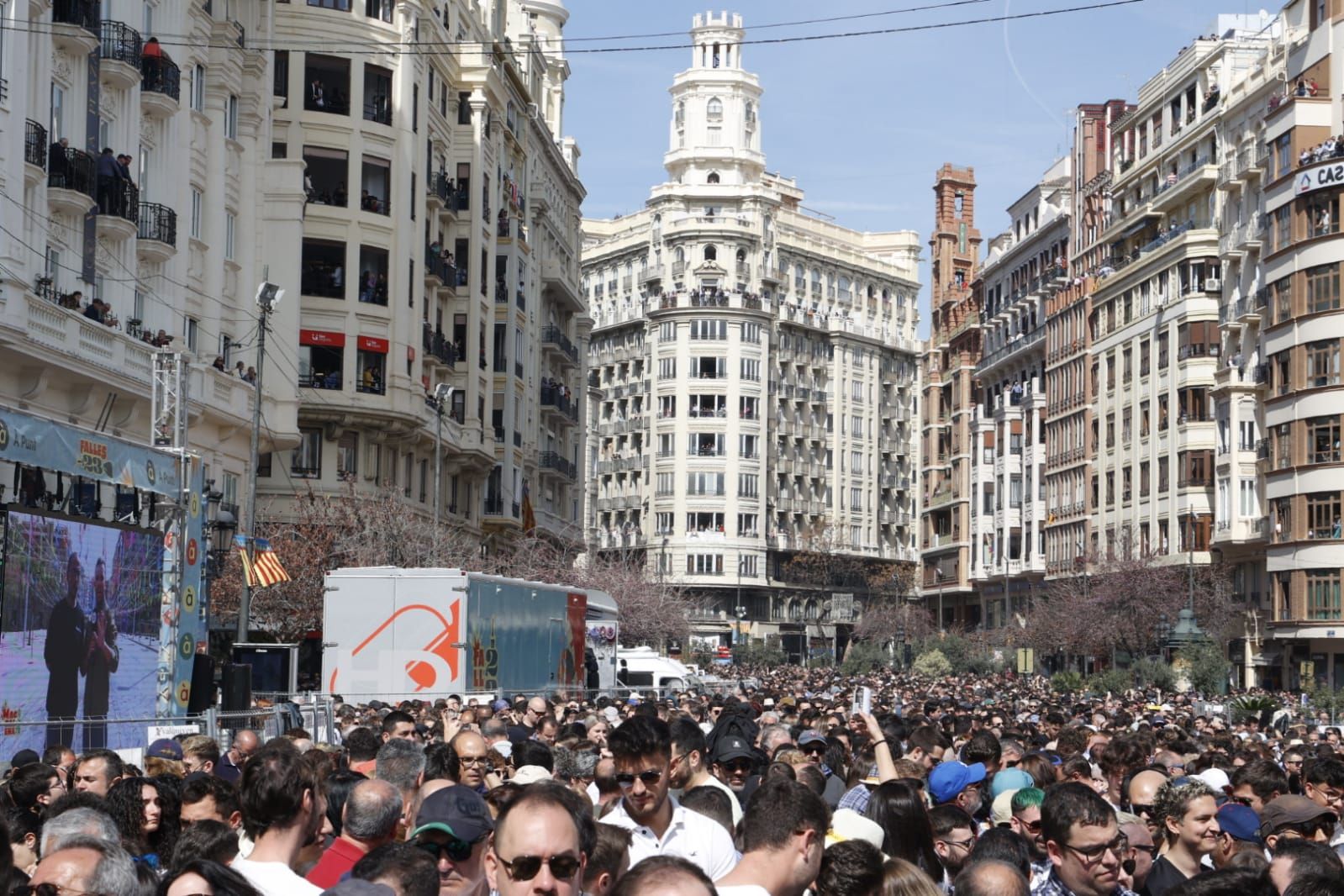 Llenazo en la Mascletà del 17 de marzo