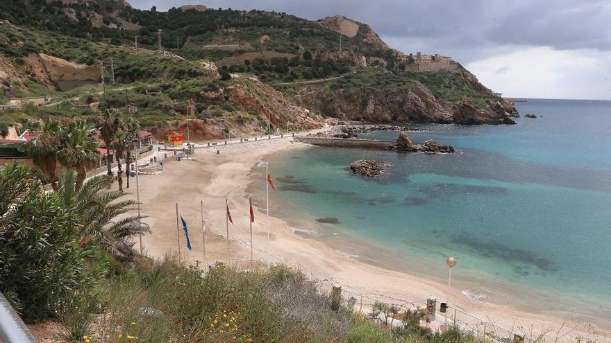 Imagen de Cala Cortina vacía durante el confinamiento.