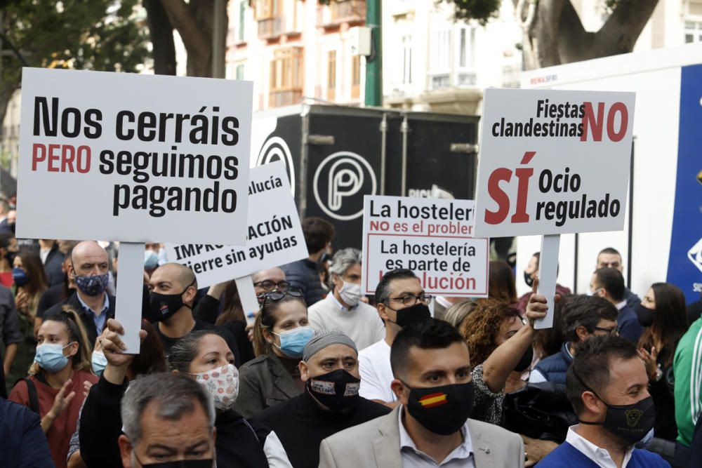 Protesta de la hostelería malagueña por las nuevas restricciones 'Sin ayudas nos arruinan"