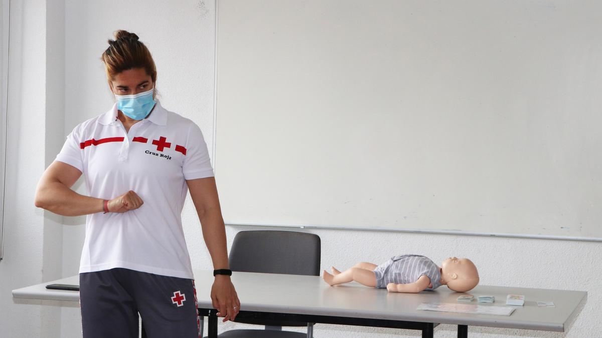 Actividad de primeros auxilios en Cruz Roja.
