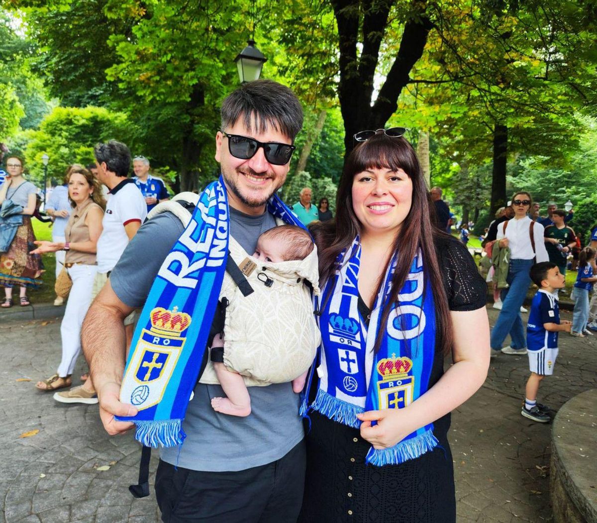 Andrés Navarrete y Deva Méndez con su hija Hdára. | A. G.-O./M. L.