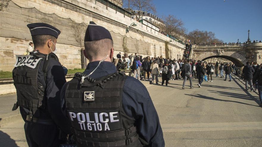 Francia advierte de que llegan "dos meses muy sensibles" en la pandemia