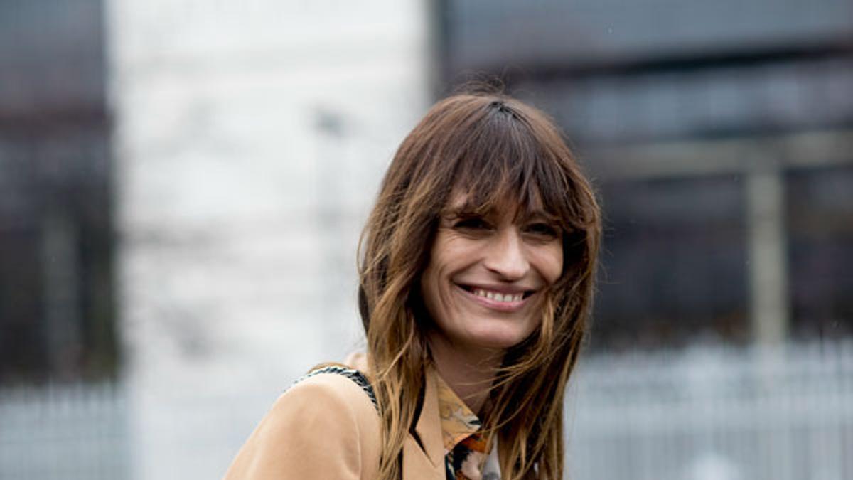 Caroline de Maigret con 'curtain fringe'