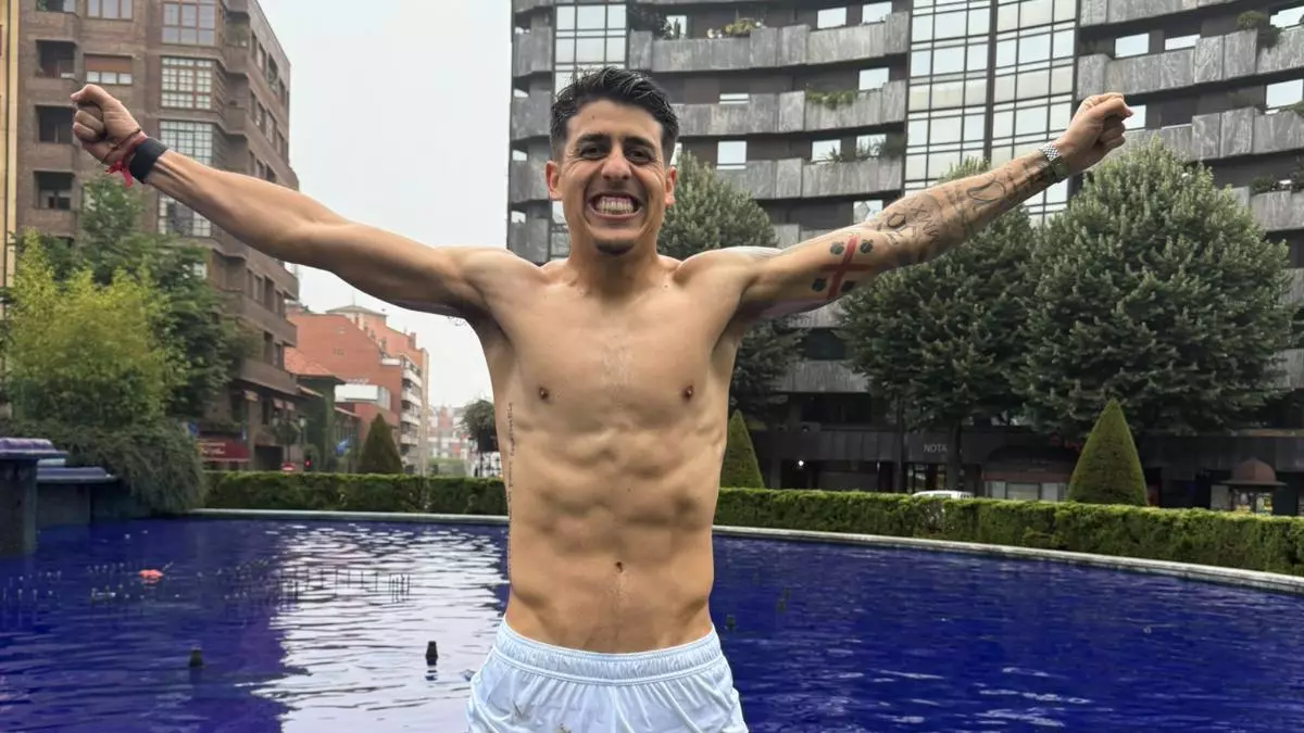 El claro ejemplo de no saber ganar: Colombatto se burla del Mirandés en la celebración del Real Oviedo
