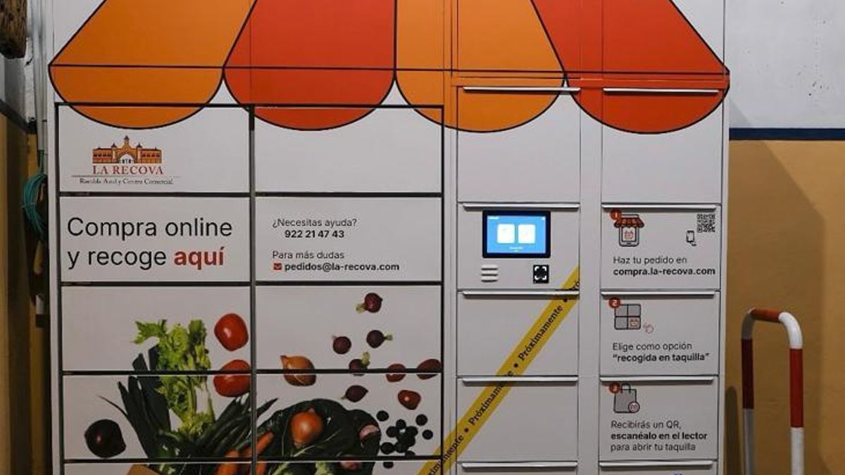 Las nuevas taquillas instaladas en el aparcamiento del Mercado para la compra online.