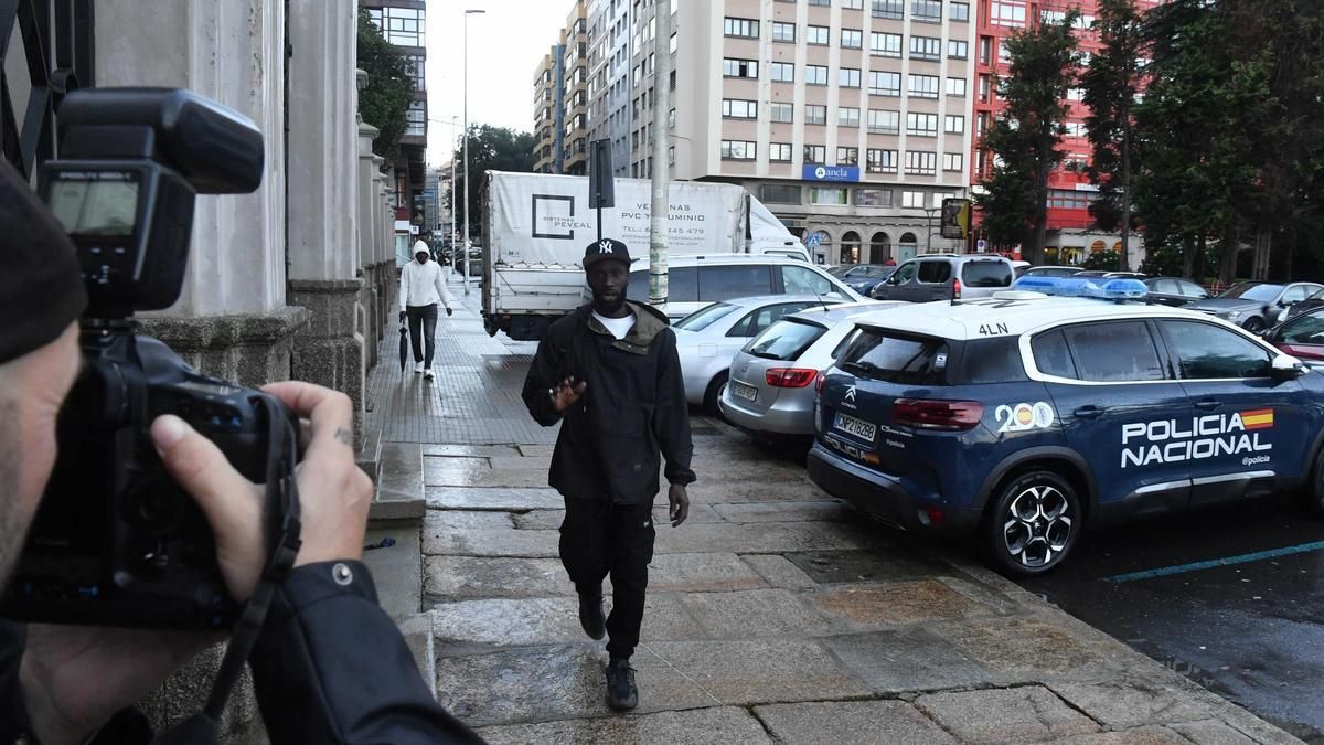 Ibrahima Diack a su entrada a la Audiencia Provincial.