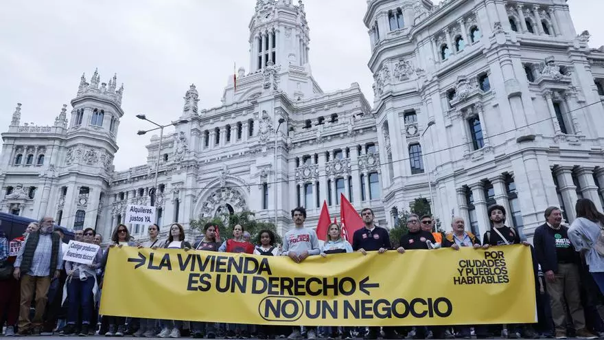 Miles de ciudadanos se manifiestan en Madrid por el derecho a una vivienda digna