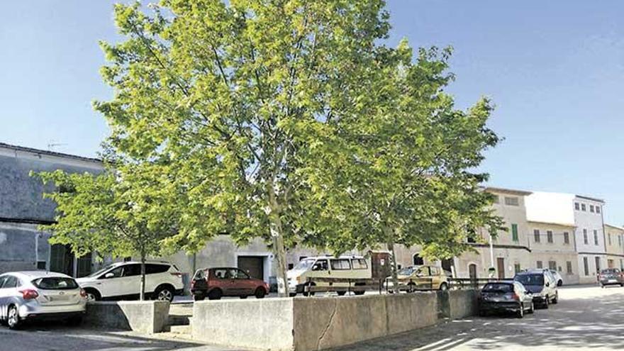 Unos 30 familiares acudieron la noche del martes a la zona de la plaza dels Reis de Mallorca, en Sineu, por lo que la Guardia Civil se desplegó.