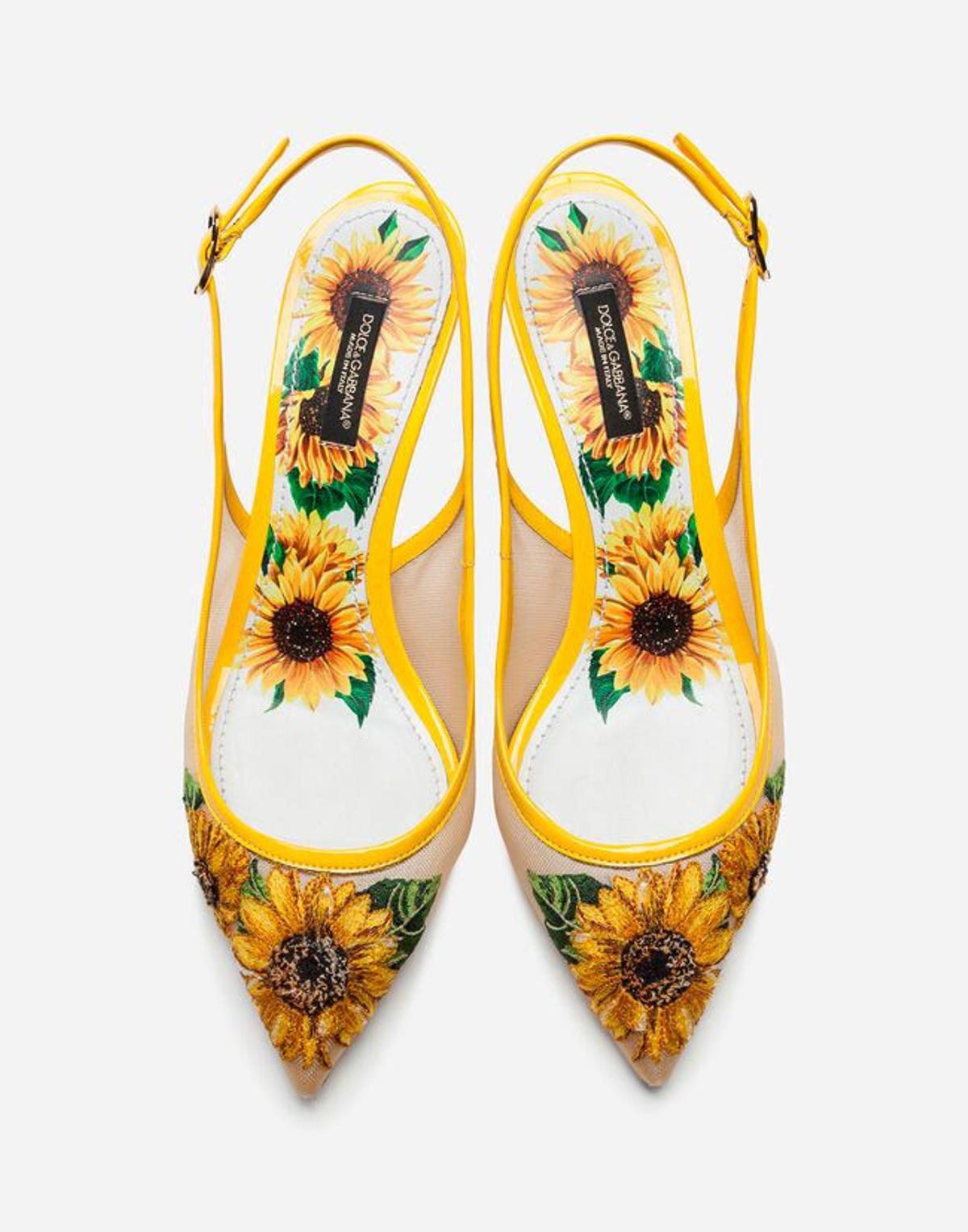 Zapatos destalonados con girasoles bordados