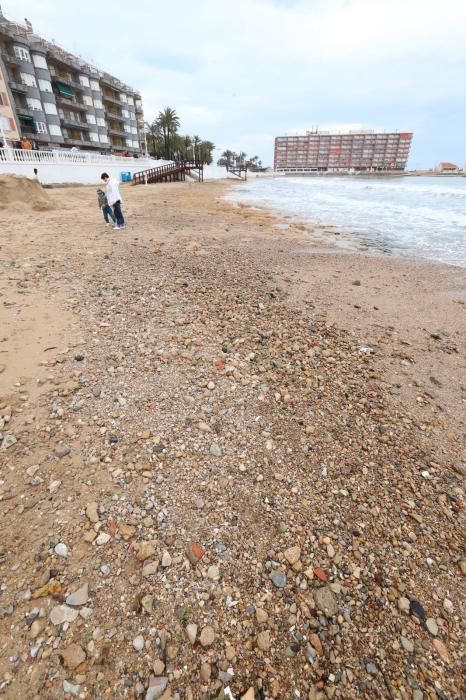 El temporal arrasa las playas de la Vega Baja