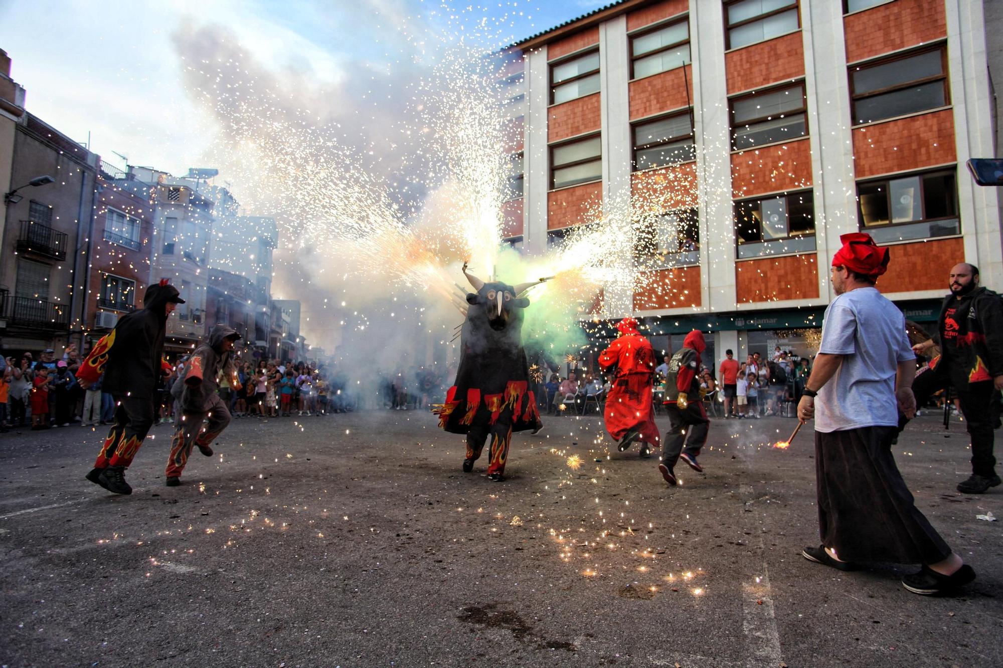 Las imágenes de la Trobada de Bèsties de Foc en Cabanes