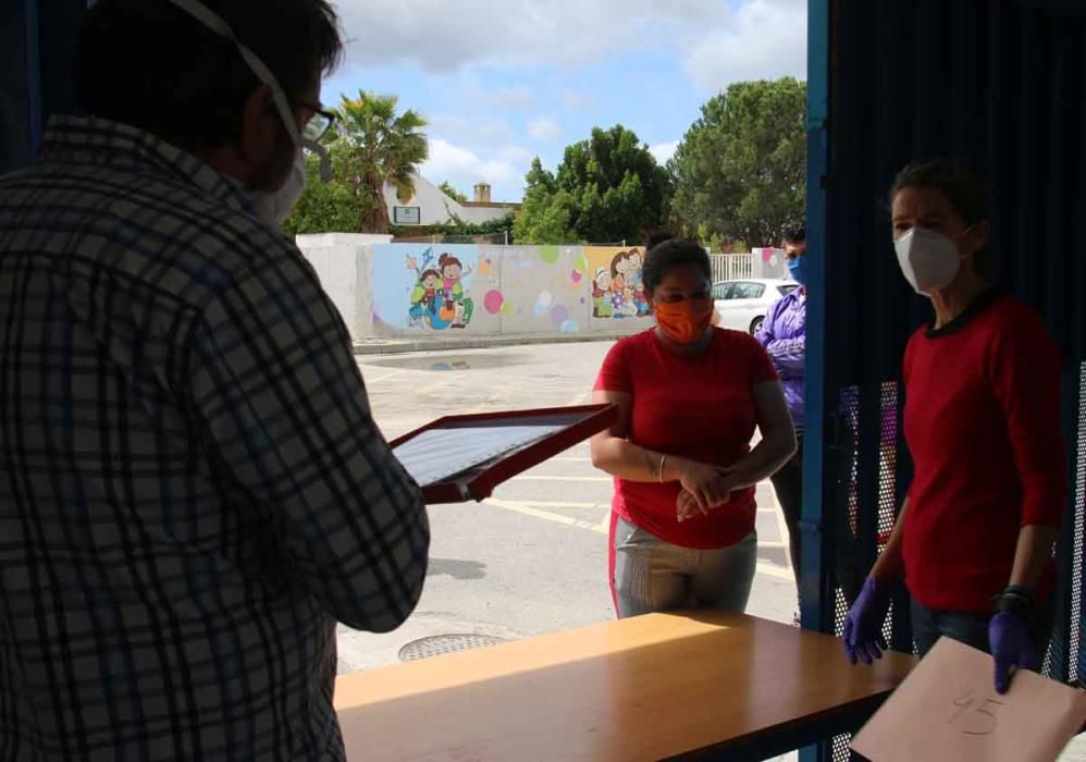 Reparto solidario de comida en los Asperones