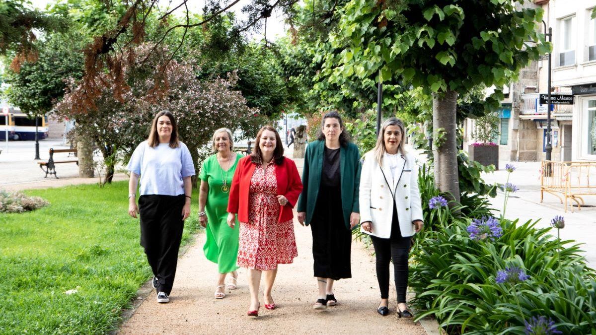 O equipo de Goberno de Cangas na Alameda Vella.