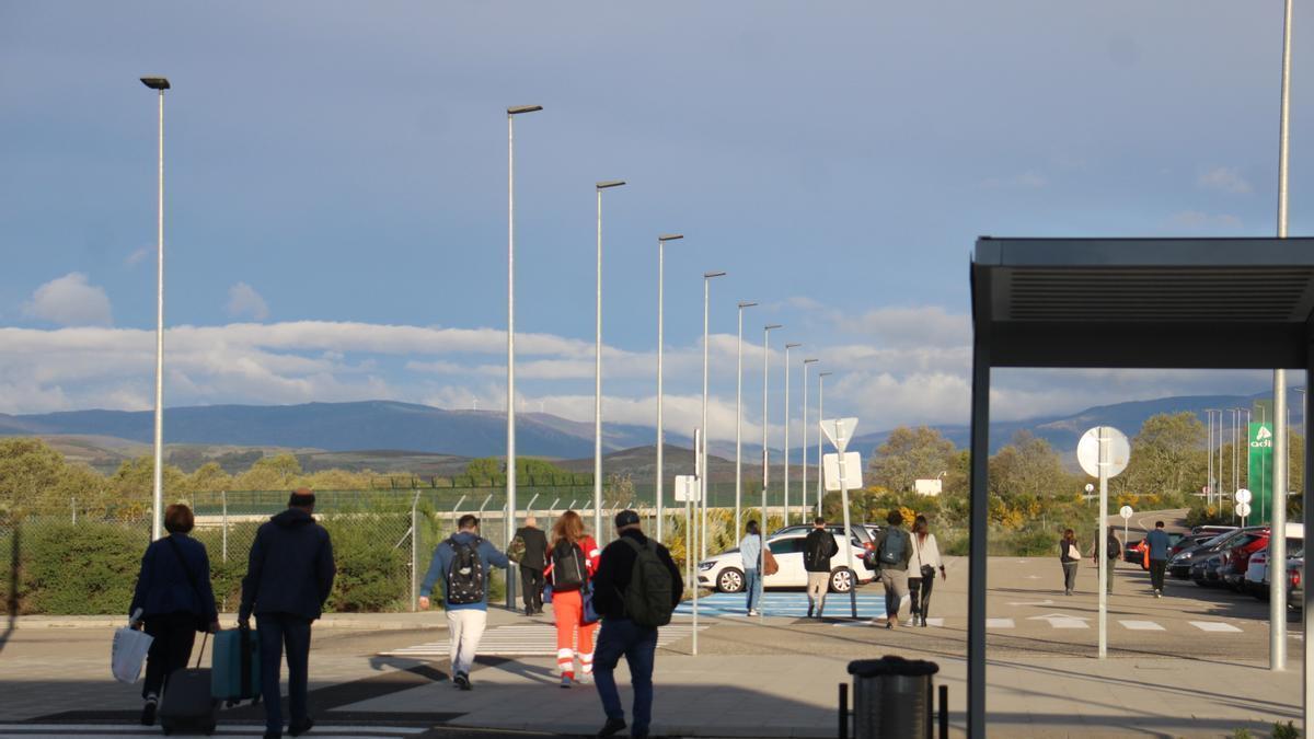 Viajeros en la estación de Otero de Sanabria