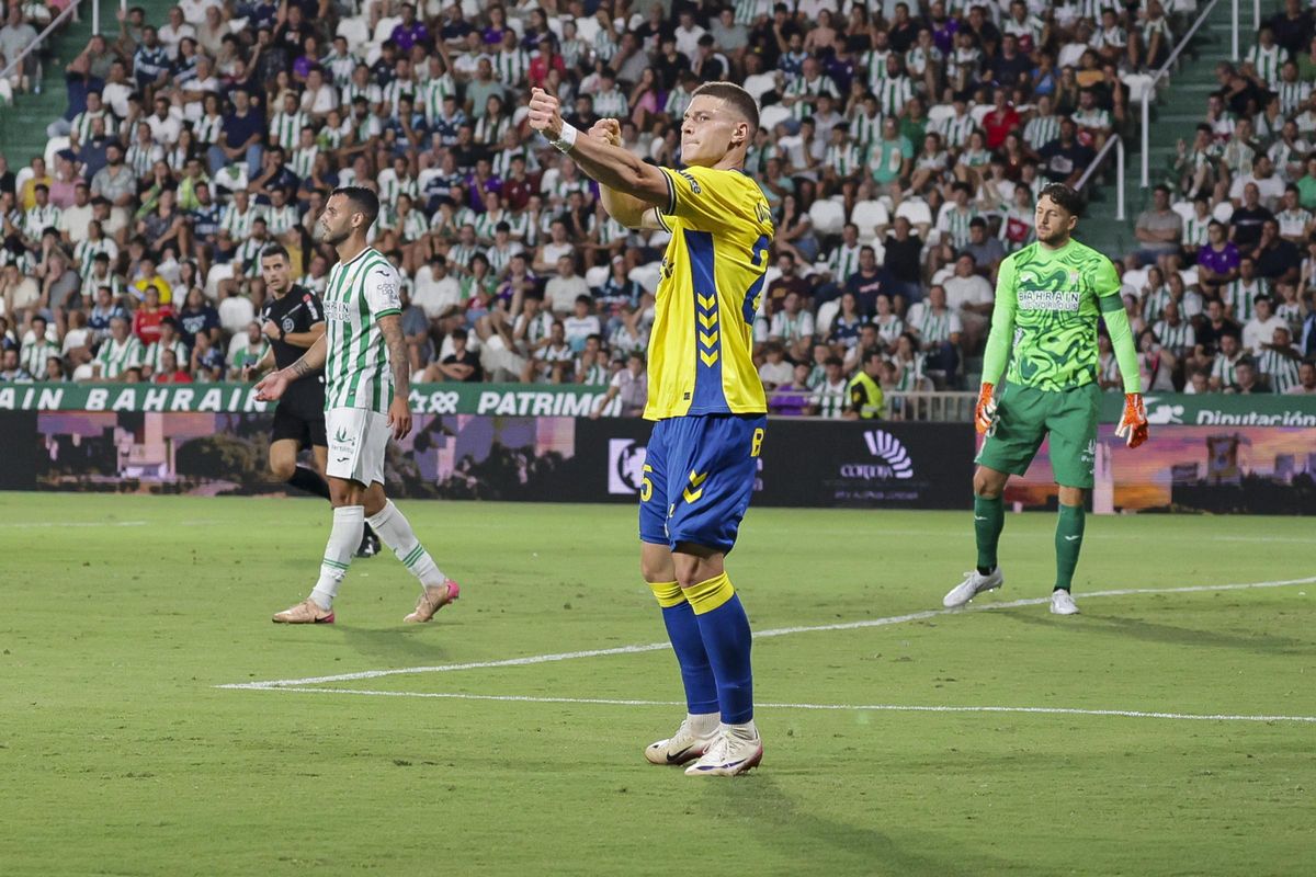 Celebración de Milos Lukovic en su estreno con el gol en la UD