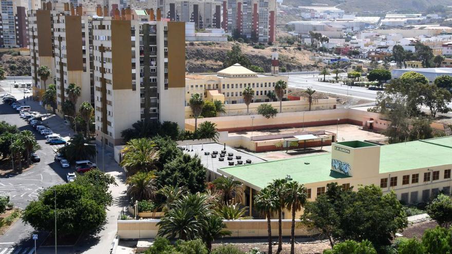 El colegio Europa, en Jinámar, antes de su demolición. |