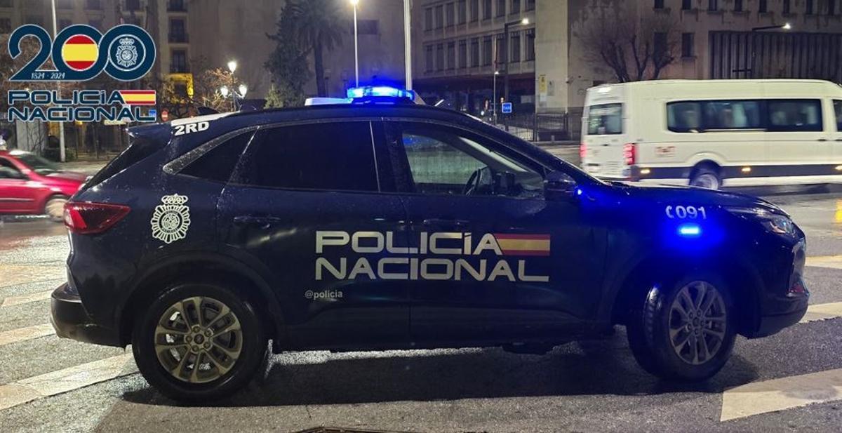Coche de patrulla nocturna de la Policía Nacional.