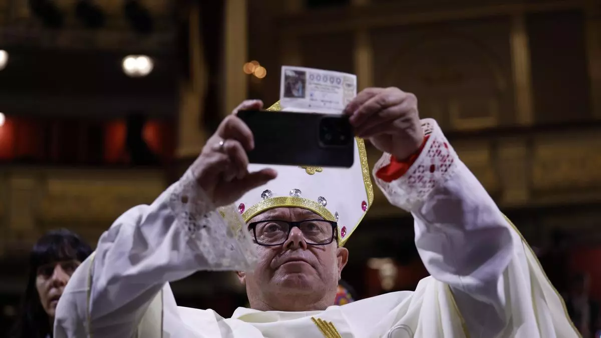 Roban al 'Papa de la Loter赤a'