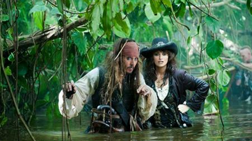 Johnny Depp y Penélope Cruz en una escena de «Piratas del Caribe: En mareas misteriosas» (Rob Marshall, 2011).