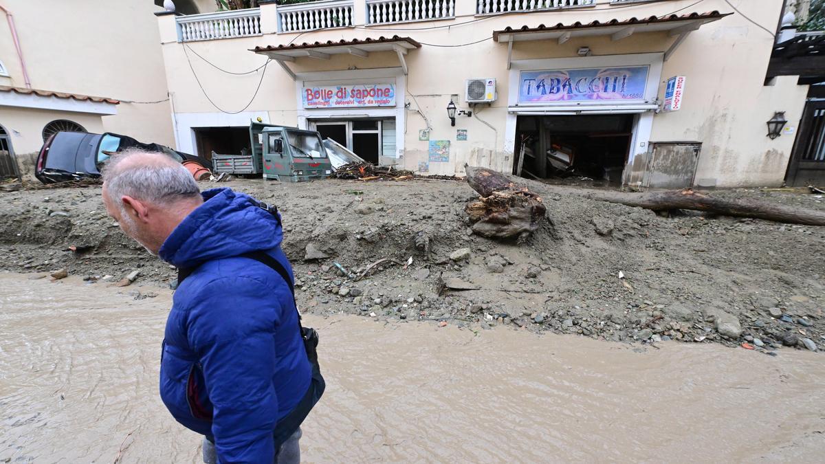 Un corrimiento de tierra y rocas golpea al municipio de Casamicciola.