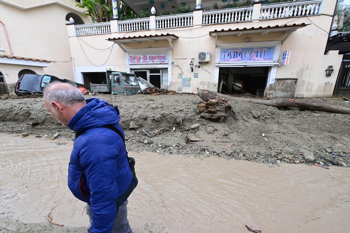 Un corrimiento de tierra y rocas golpea al municipio de Casamicciola.