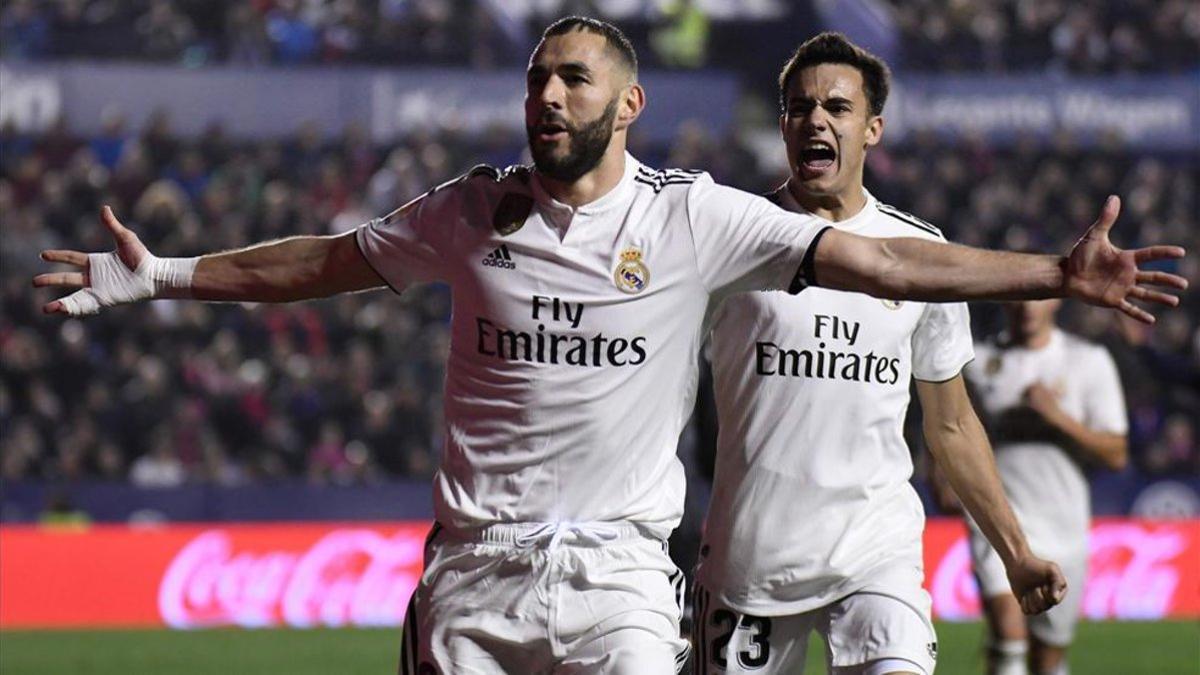 Benzema celebra su gol ante el Levante