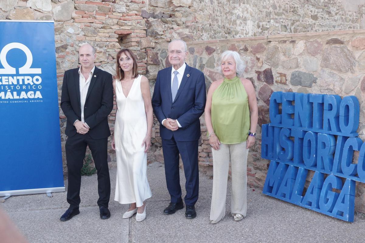 La popular actriz malagueño, con autoridades