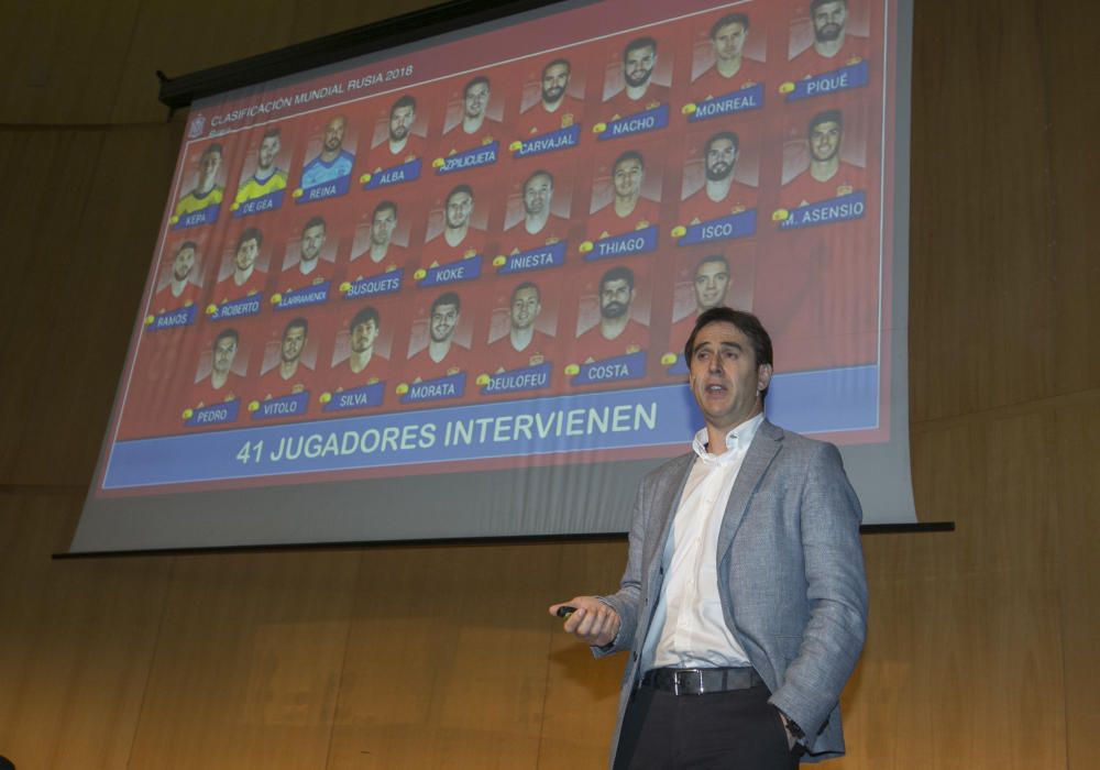 El seleccionador Julen Lopetegui en la Universidad de Alicante.