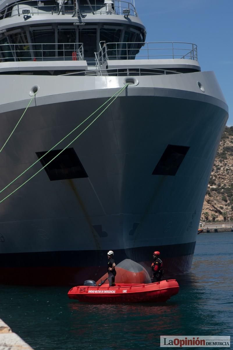 Espectaculares imágenes del simulacro de accidente de la Armada en el Puerto de Cartagena