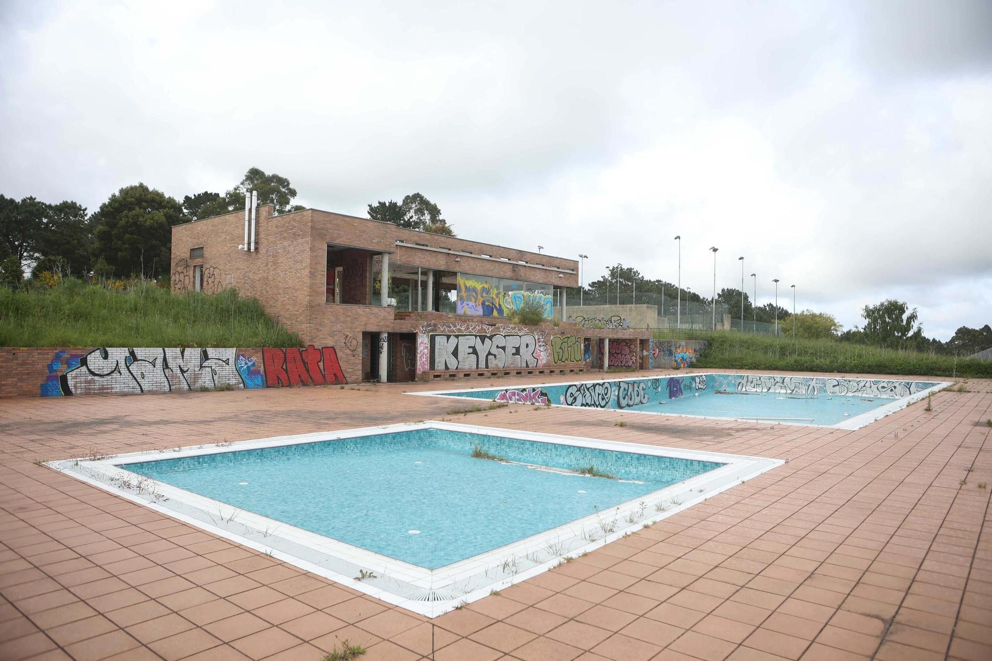 Instalaciones deportivas abandonadas de la urbanización Montegolf