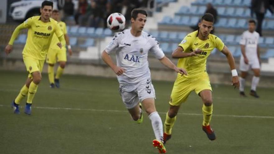 Solano, autor de los dos goles del Olímpic, en el partido ante Villarreal C en la Murta, el domingo.