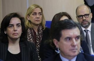 El tribunal mantiene a la infanta en el banquillo por el 'caso Nóos'