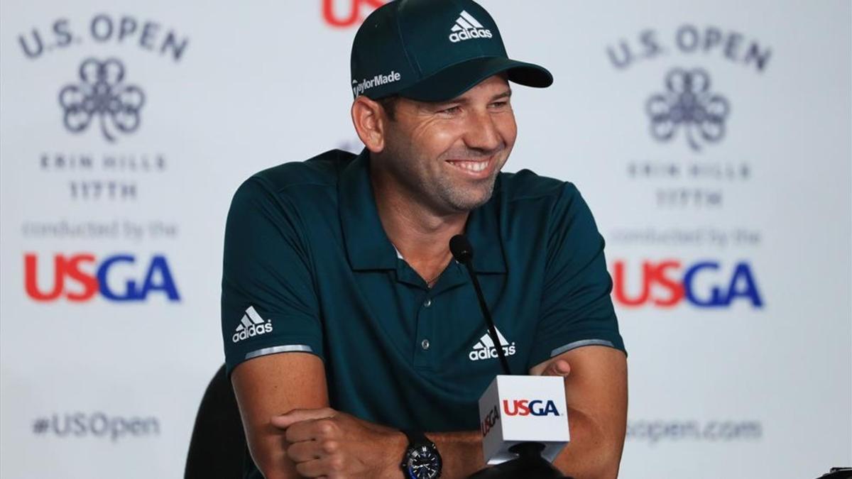 Sergio García atiende relajado a la prensa, previo al torneo en Erin Hills