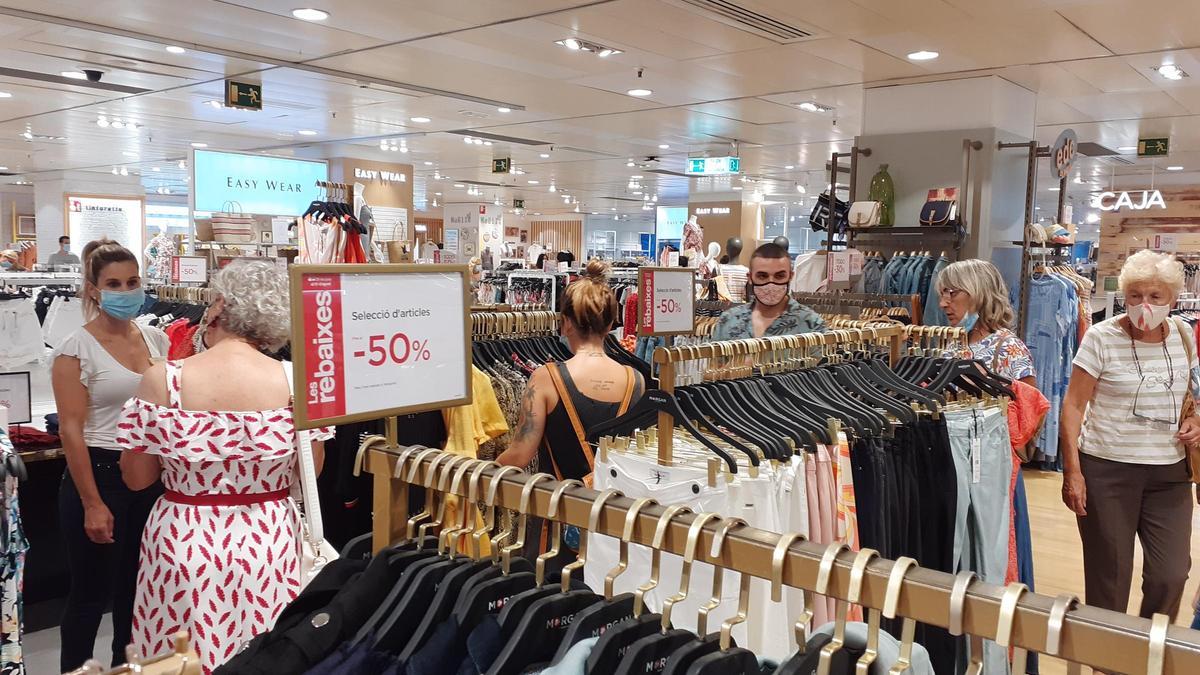 Sección de moda de El Corte Inglés de Avenidas, en Palma.