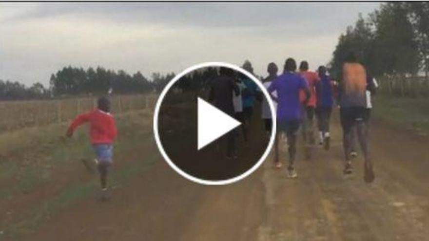 Así corre un niño en Kenia