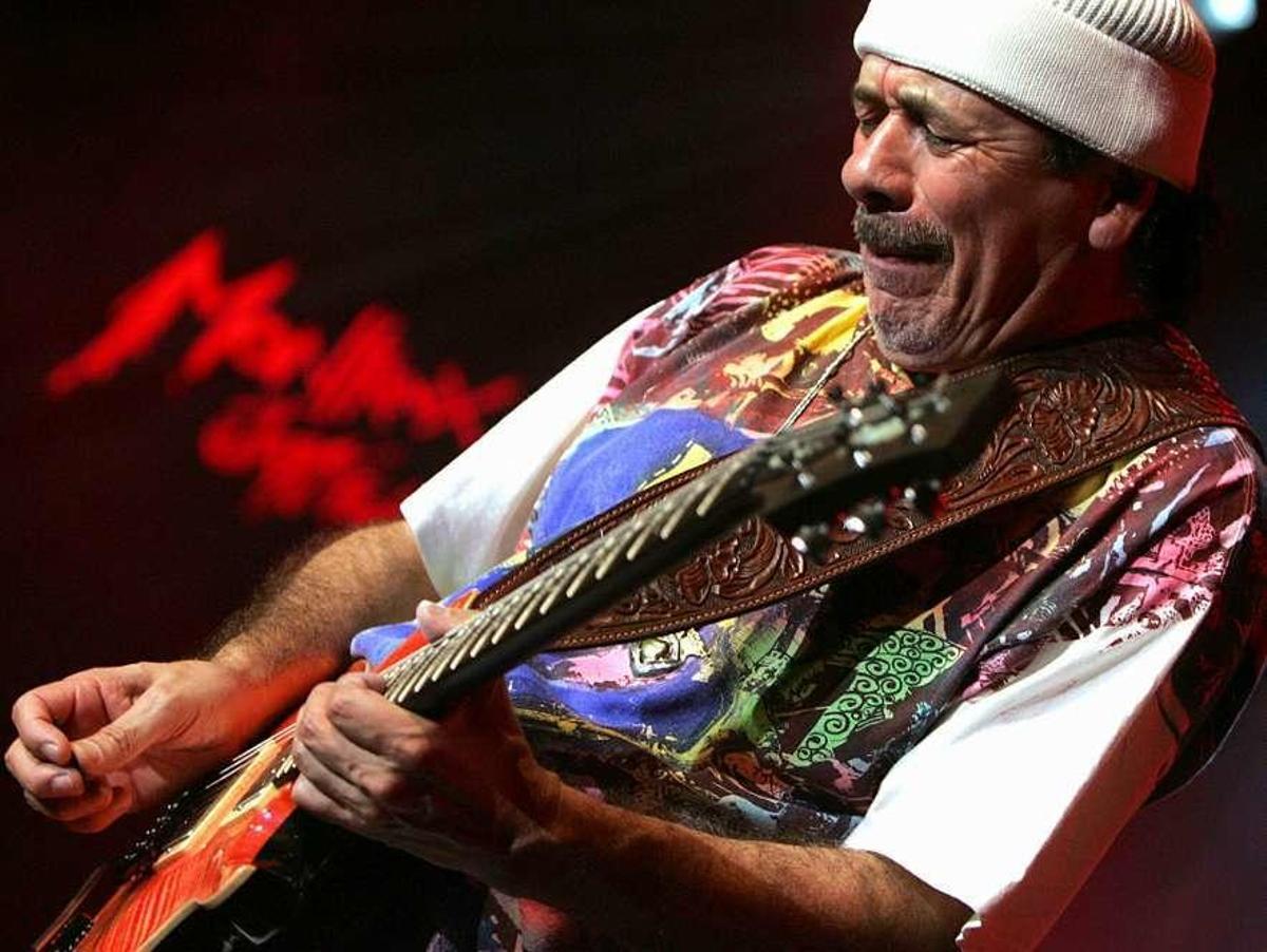 Carlos Santana en un concierto.