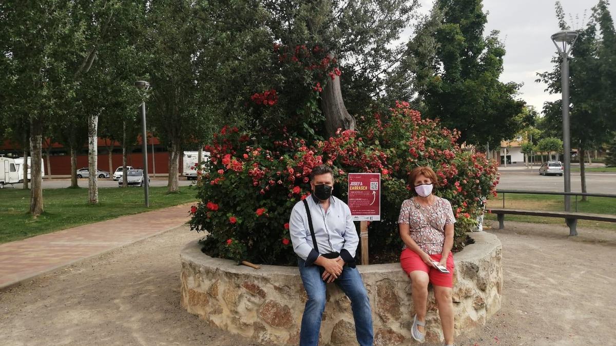 El concejal de Medio Ambiente, José Luis Torán, y la presidenta de la asociación Acacia, Carmen Sanz.