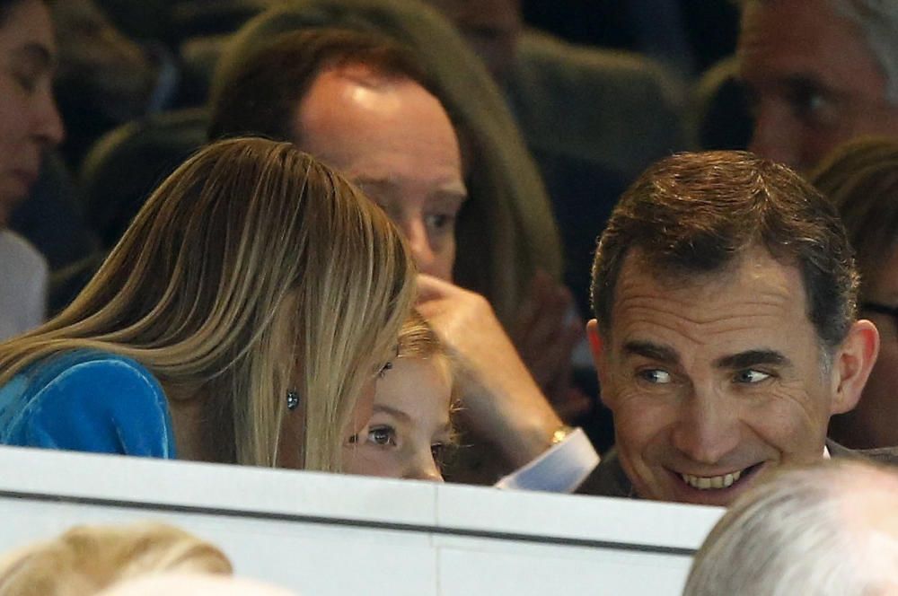 Felipe VI lleva a la Infanta Sofía al Bernabéu