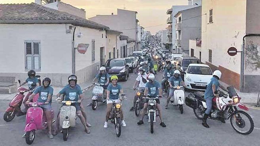 Cuarenta motos clásicas participan en la primera Volta des Milà hasta la Colònia de Sant Jordi