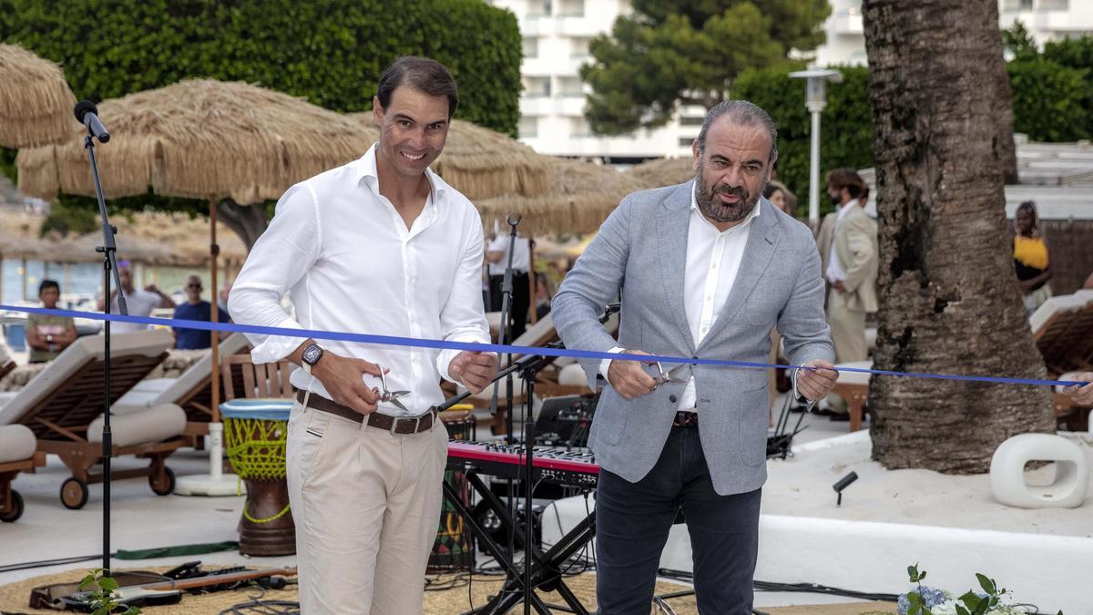 Rafa Nadal y Gabriel Escarrer durante la inauguración del hotel Zel en Palmanova
