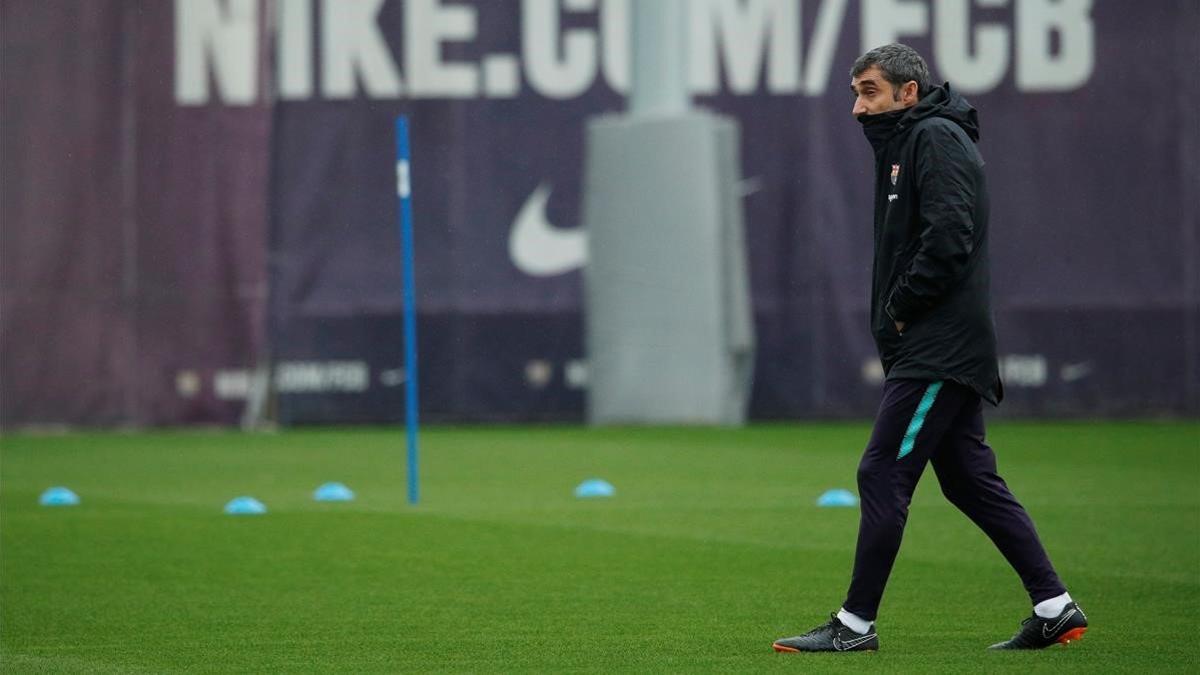 Valverde, en el entrenamiento previo al clásico con el Madrid en el Camp Nou.